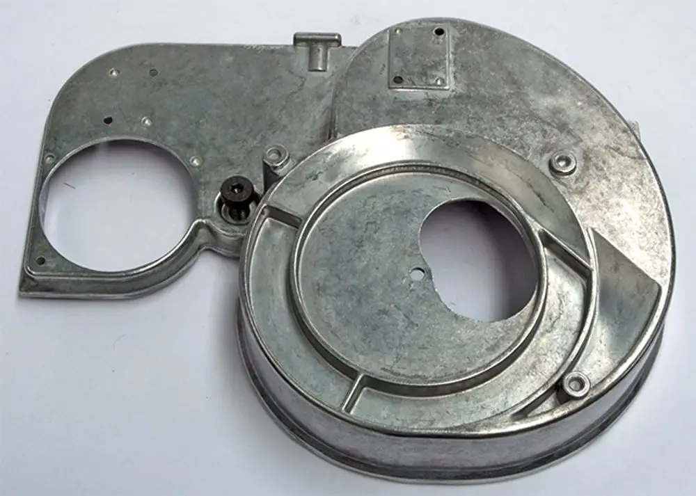 Gehäusedeckel aus Metall mit Ausschnitten und Montagemöglichkeiten, geeignet für Anwendungen der Marke Daikin, insbesondere in Öl-Brennwertanlagen bis BJ 2018.